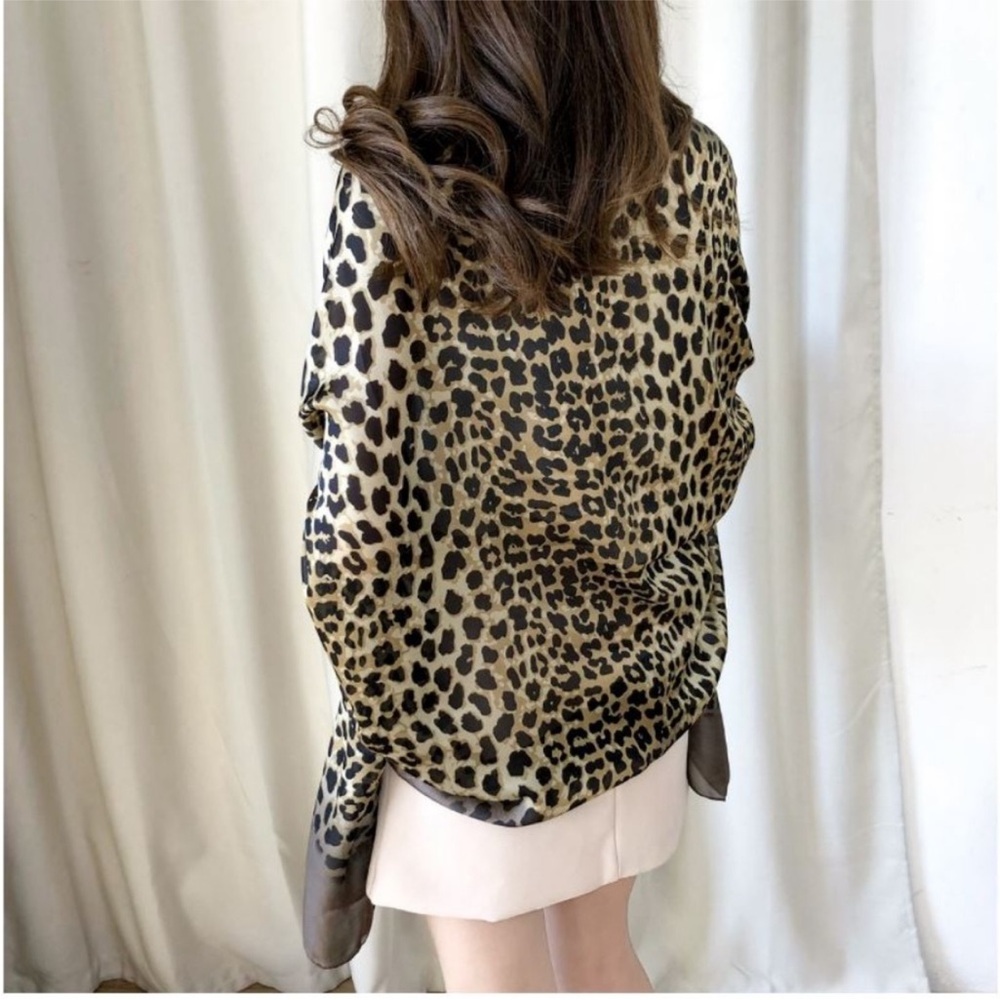 GORGEOUS LEOPARD PRINT SCARF WRAP NWT - Picture 3 of 5
